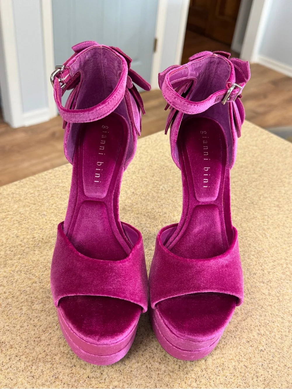 Gianni Bini Berry Pink Velvet Flower Rhinestone Ultra Platform Heels Sandals 7